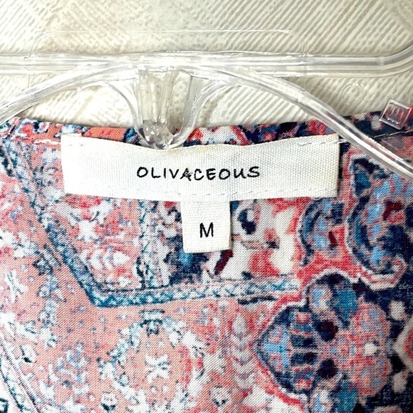 ❤️ OLIVACEOUS Floral Top Size M - Picture 4 of 4